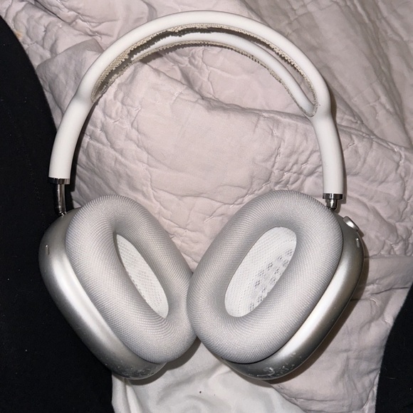 AIRPOD MAX GREAT CONDITION - Picture 1 of 8